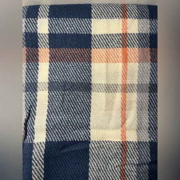 Women long shawl - L 79”x23” (approx.) - Picture 4 of 5